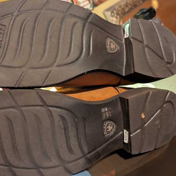 Tan Suede Western Boots with Embroidery - Picture 4 of 10